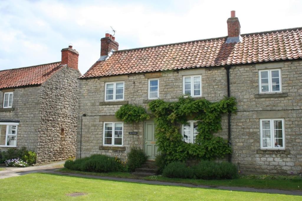 Pretty Yorkshire Stone Cottage Harome Buitenkant foto